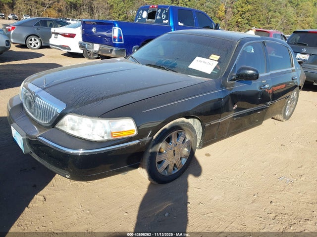 Lincoln Towncar Signature Limited