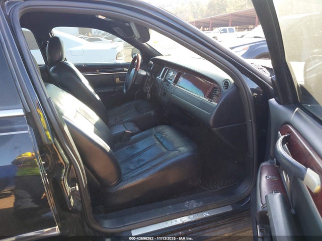 Lincoln Towncar Signature Limited