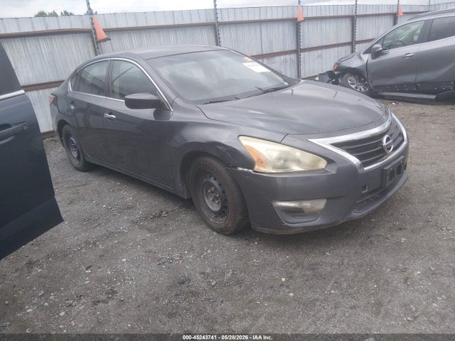Salvage Nissan Altima Image