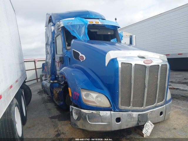 Salvage Peterbilt 579 Image