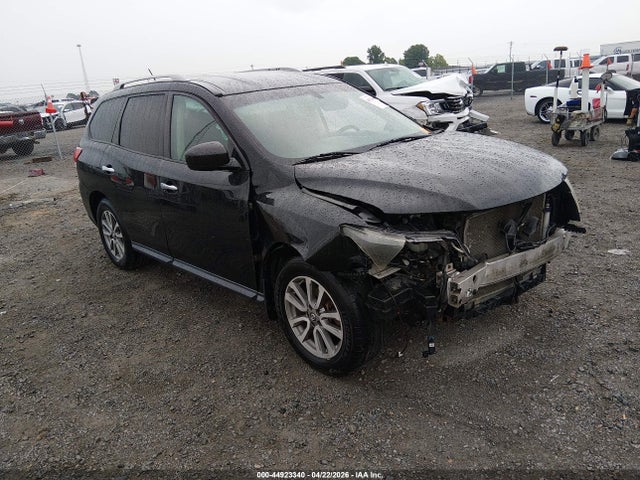 Salvage Nissan Pathfinder Image