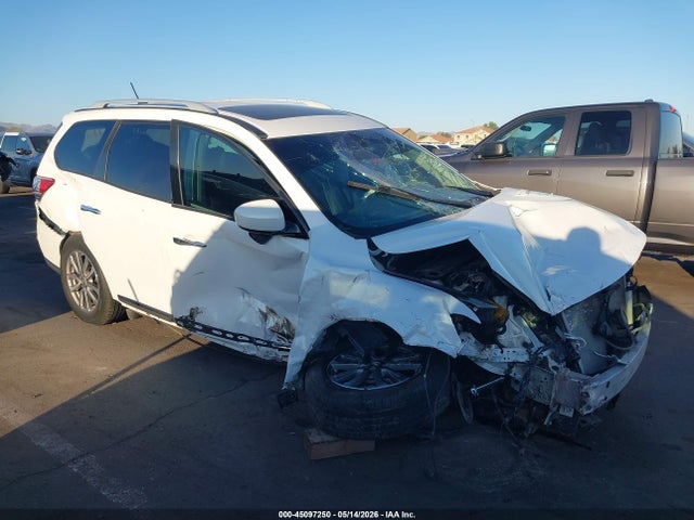Salvage Nissan Pathfinder Image