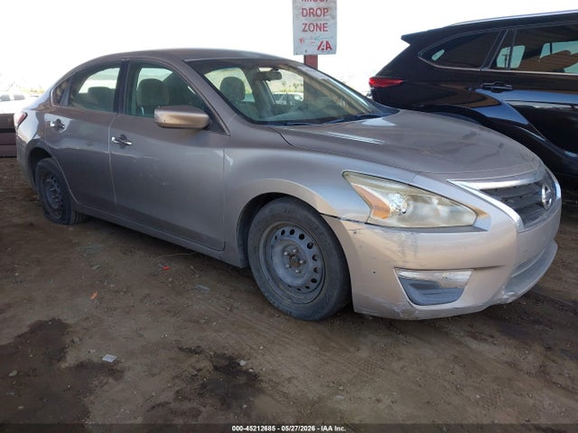 Salvage Nissan Altima Image