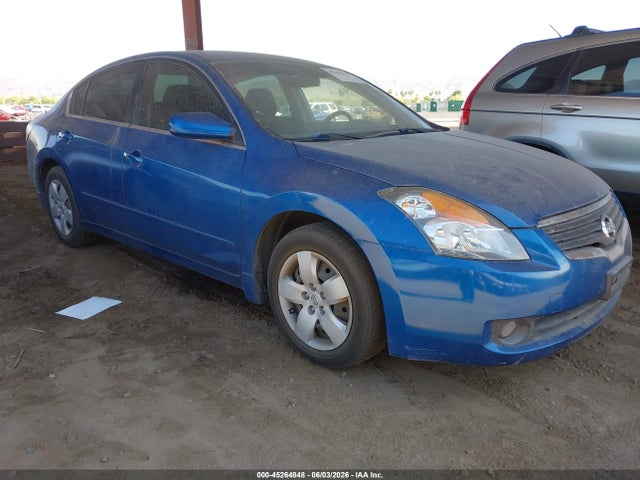 Salvage Nissan Altima Image