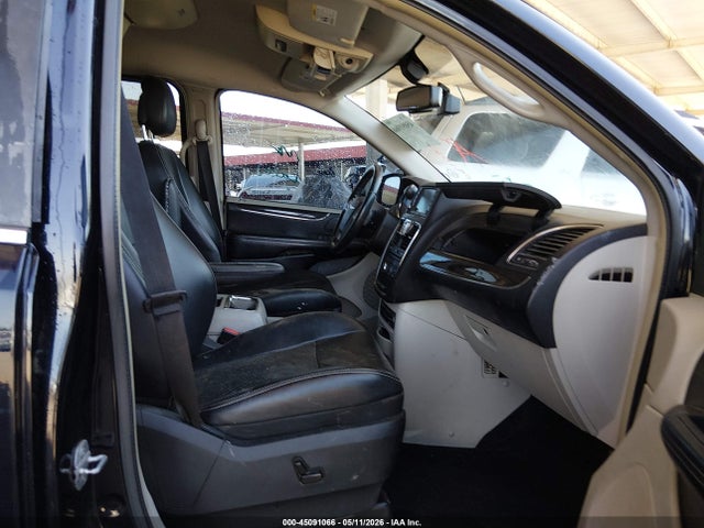 Chrysler Town & Country Touring-l