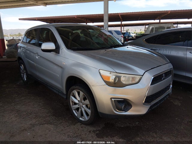 Salvage Mitsubishi Outlander Image