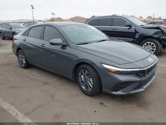 Salvage Hyundai ELANTRA Image