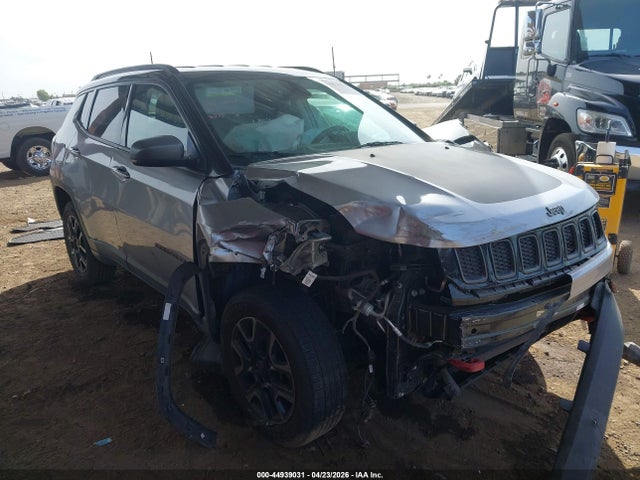 Salvage Jeep Compass Image