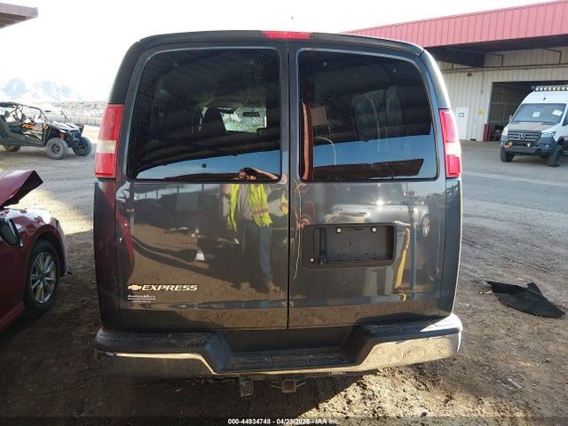 Chevrolet Express Lt