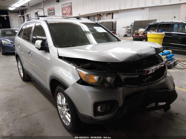 Salvage Kia Sorento Image