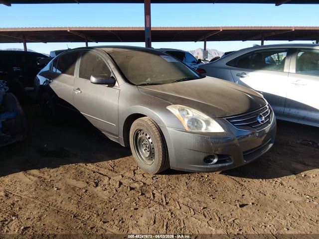 Salvage Nissan Altima Image