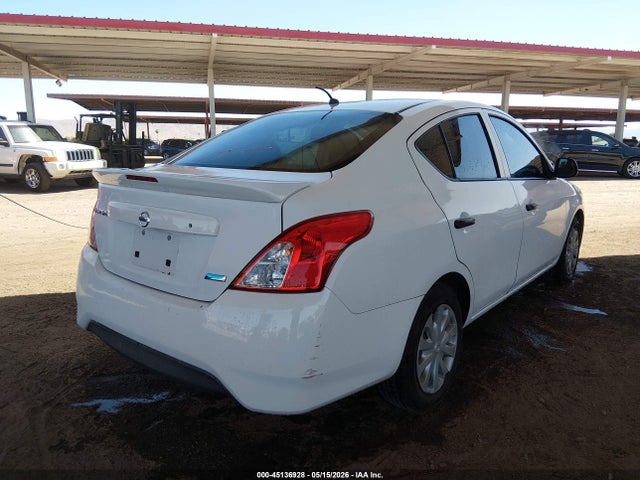 Nissan Versa 1.6 S+