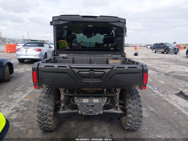 Can-Am Defender Max