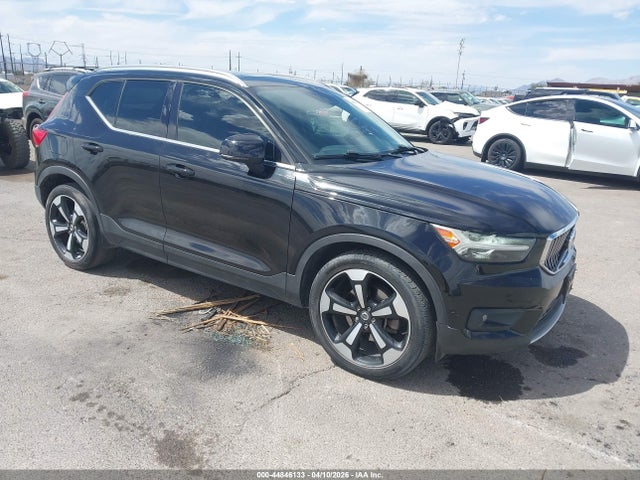 Salvage Volvo XC40 Image