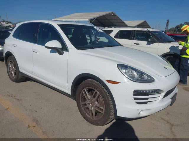 Salvage Porsche Cayenne Image