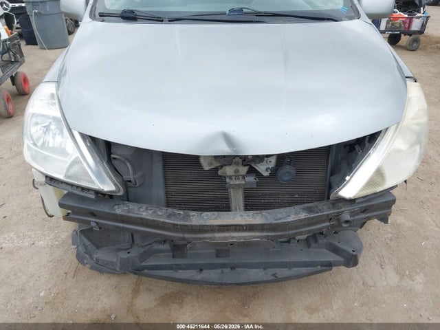 Nissan Versa 1.8s