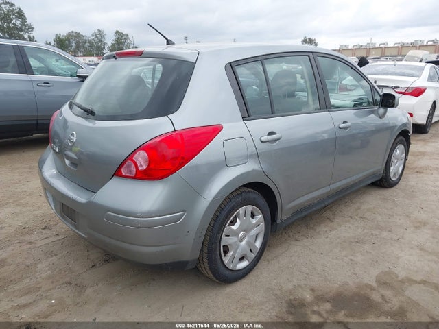 Nissan Versa 1.8s