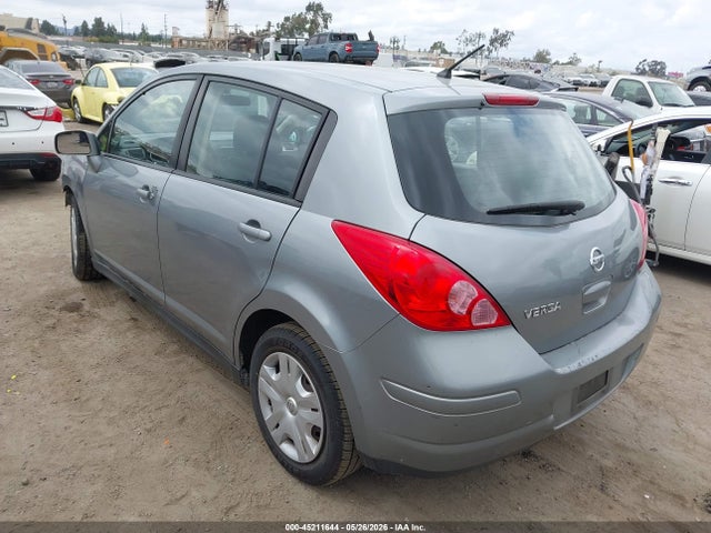 Nissan Versa 1.8s
