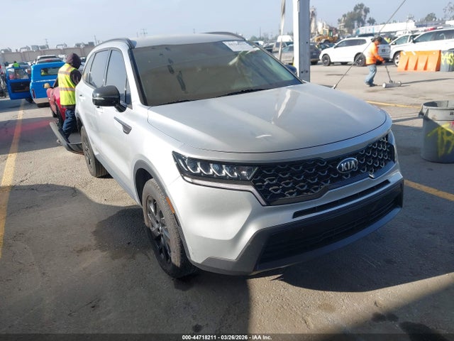 Salvage Kia Sorento Image