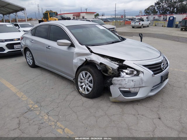 Salvage Nissan Altima Image