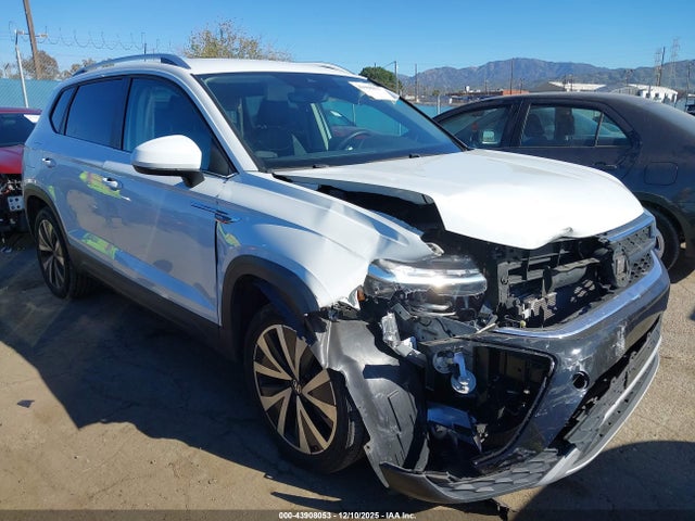 Salvage Volkswagen Taos Image