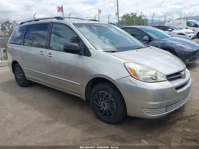 Salvage Toyota Sienna Image