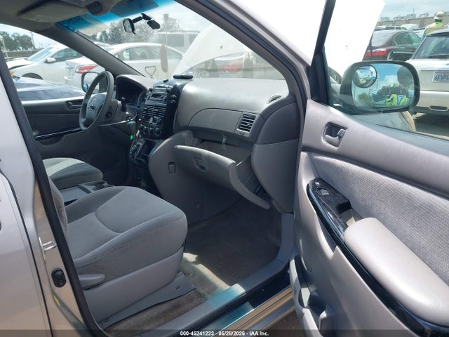 Toyota Sienna Le
