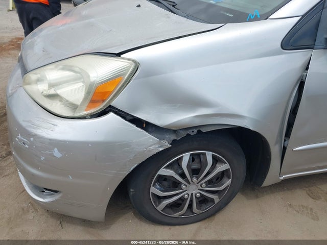 Toyota Sienna Le