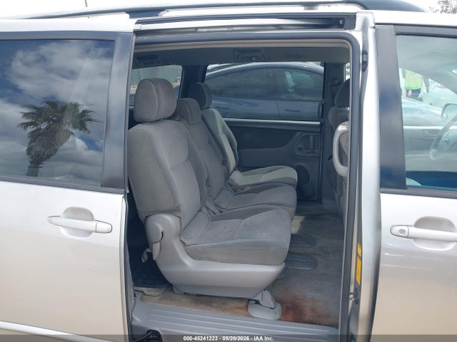 Toyota Sienna Le