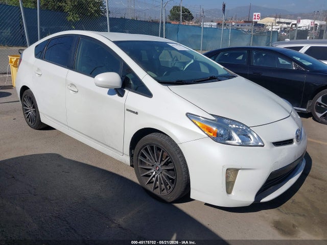 Salvage Toyota Prius Image
