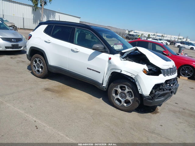 Salvage Jeep Compass Image
