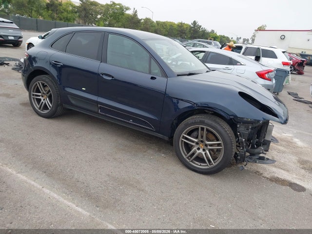 Salvage Porsche Macan Image
