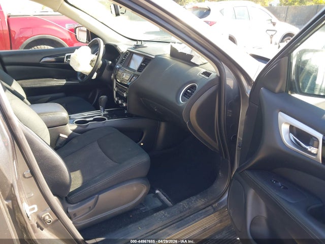 Nissan Pathfinder Sv