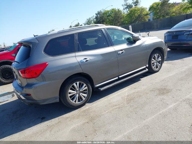 Nissan Pathfinder Sv