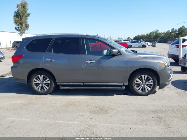 Nissan Pathfinder Sv