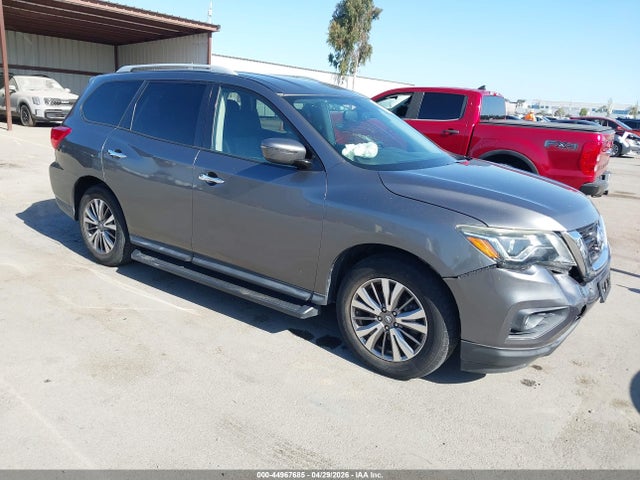 Salvage Nissan Pathfinder Image