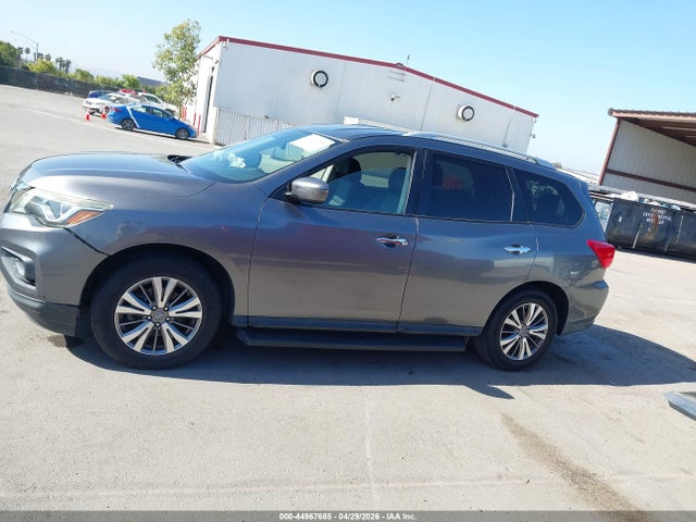 Nissan Pathfinder Sv