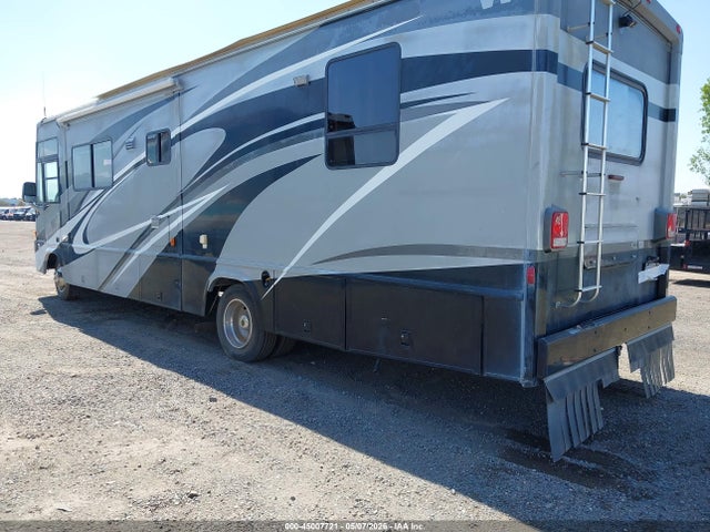 Ford F-550 Super Duty Stripped Chass