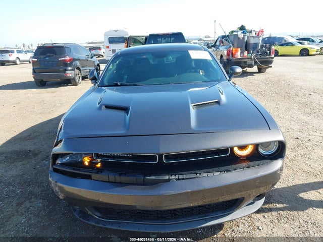 Dodge Challenger Sxt