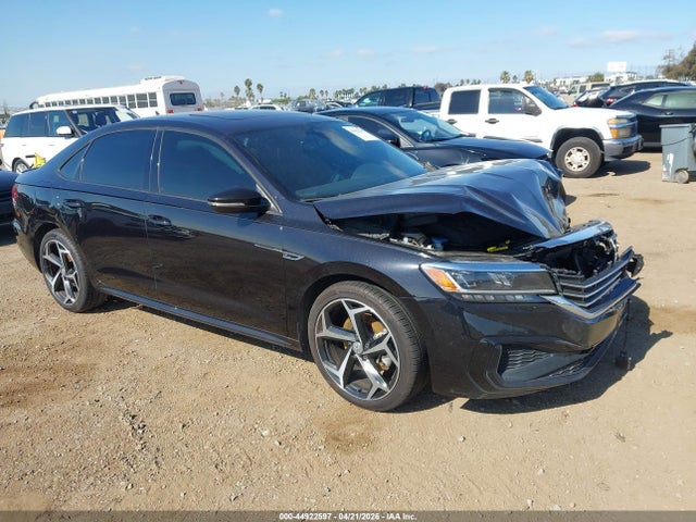 Salvage Volkswagen Passat Image