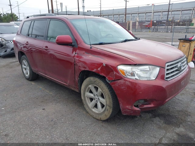 Salvage Toyota Highlander Image