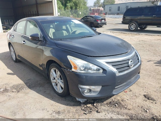 Salvage Nissan Altima Image