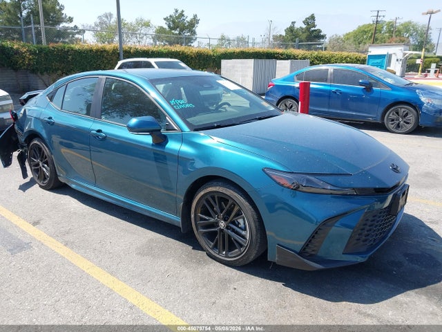 Salvage Toyota Camry Image