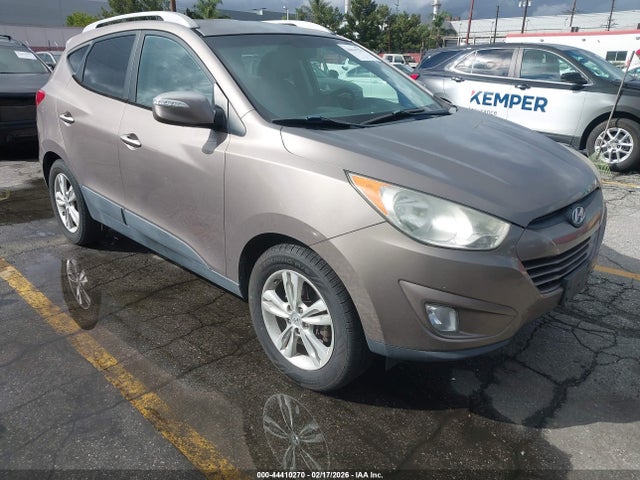 Salvage Hyundai TUCSON Image