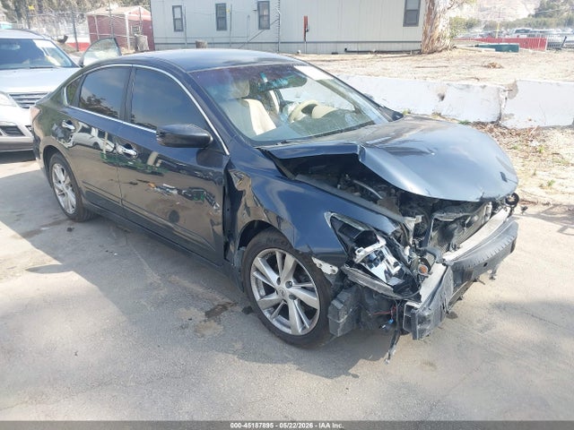Salvage Nissan Altima Image