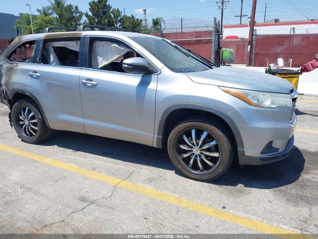 Salvage Toyota Highlander Image