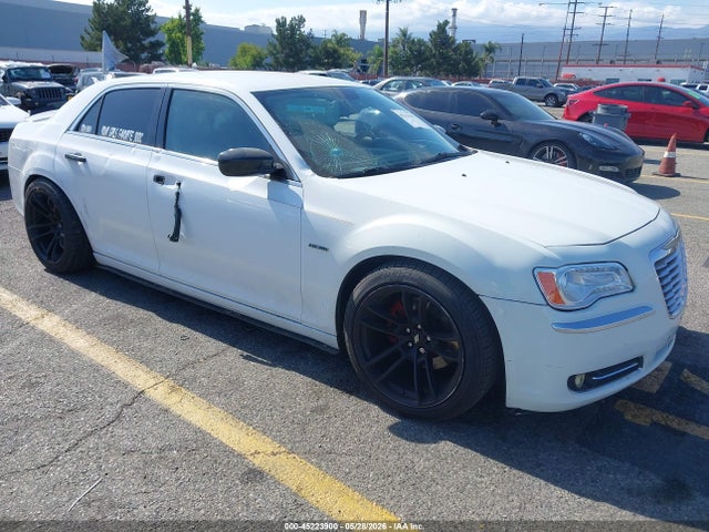 Salvage Chrysler 300c Image