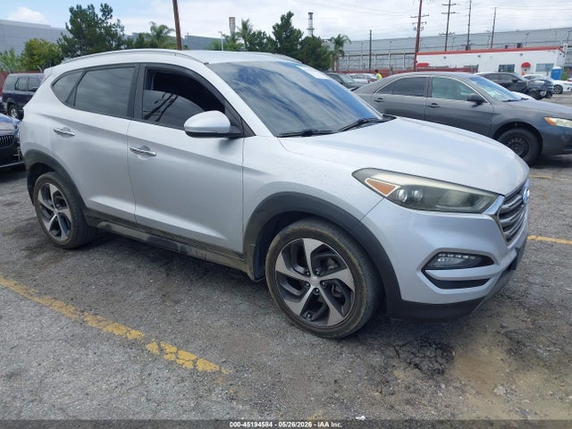Salvage Hyundai TUCSON Image