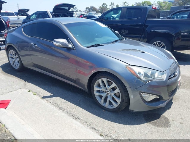 Salvage Hyundai Genesis Image