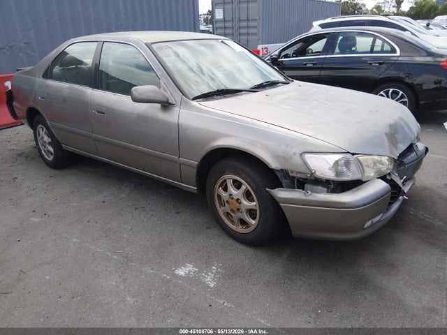 Salvage Toyota Camry Image